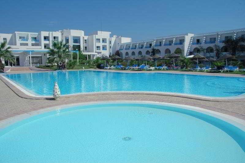 Cyclamens Mechmoum And Hotel Hammamet