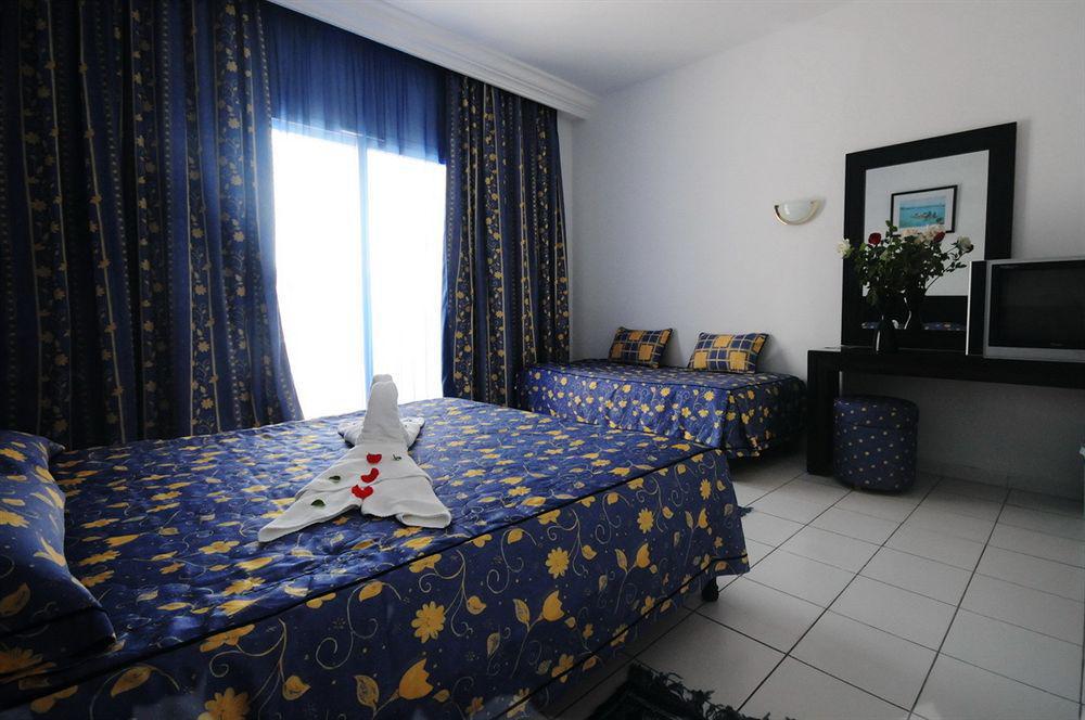Cyclamens Mechmoum And Hotel Hammamet